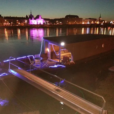 Bateau-hôtel Different Holidays Saumur