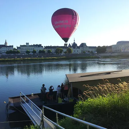 Different Holidays Botel *