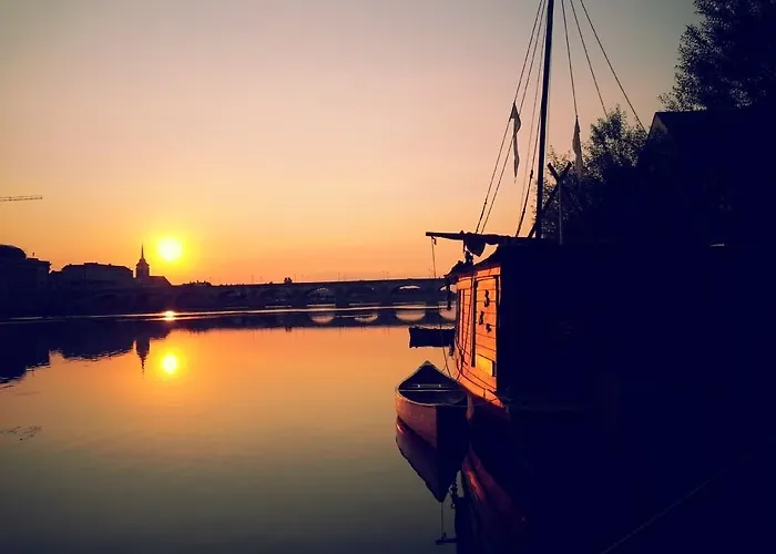 Different Holidays Saumur