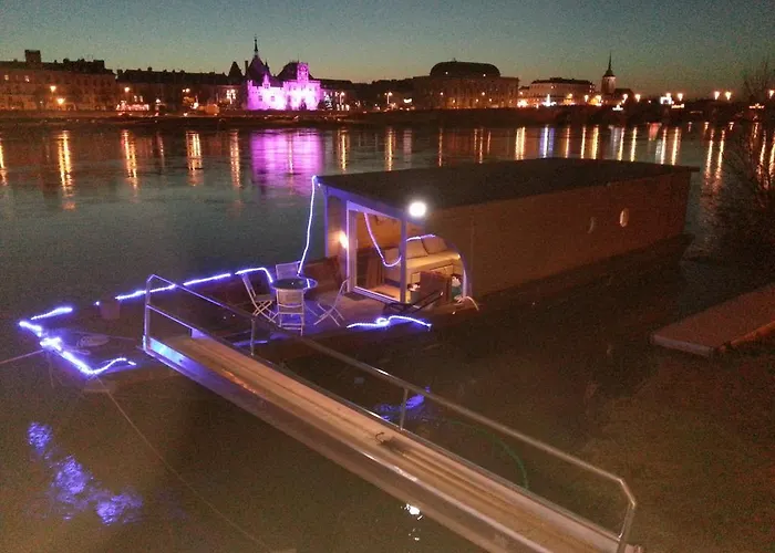 Botel Different Holidays Saumur